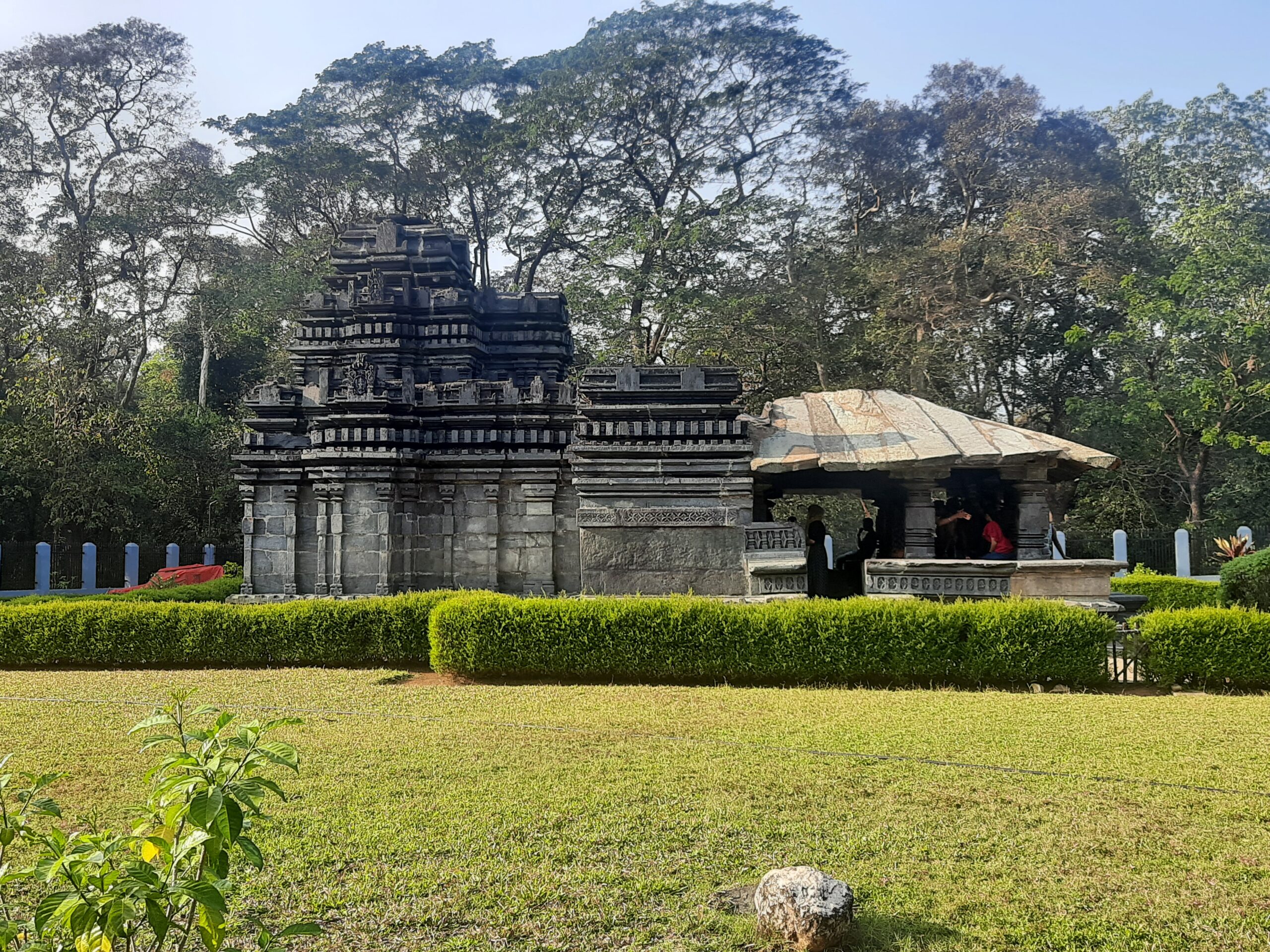 तांबडी सुर्ल शिव मंदिर