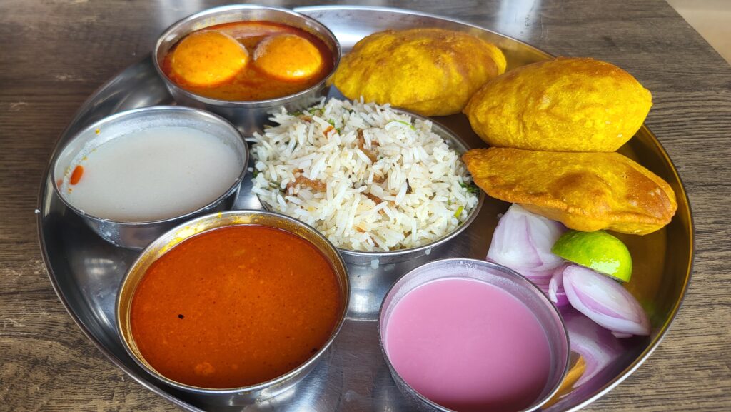 Egg Thali, Vada Kombda