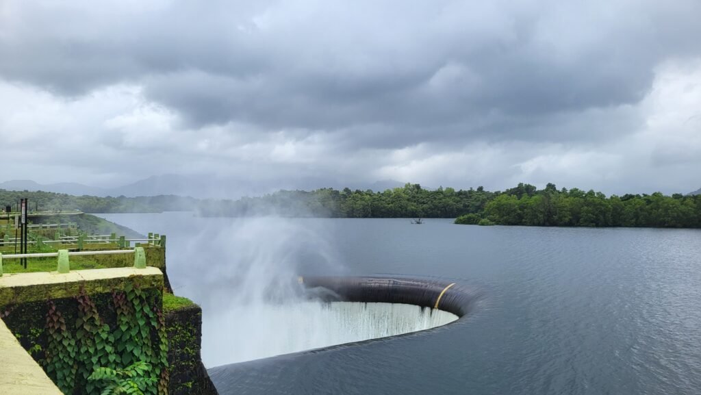beautiful salaulim dam