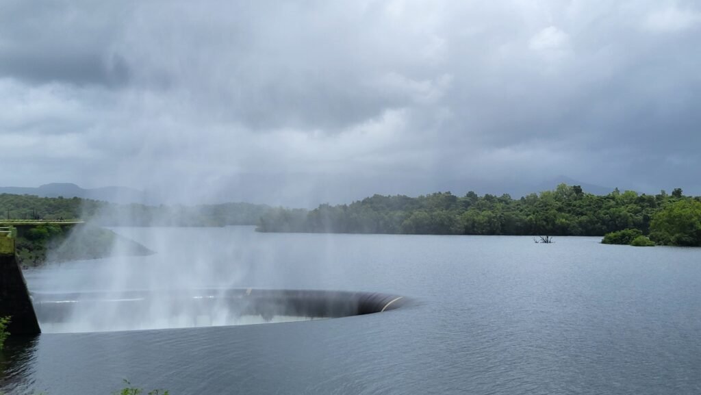 beautiful salaulim dam