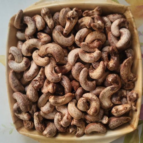 Fresh cashew nuts