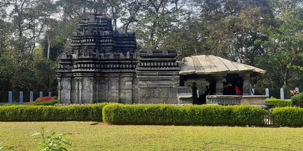 तांबडी सुर्ल शिव मंदिर